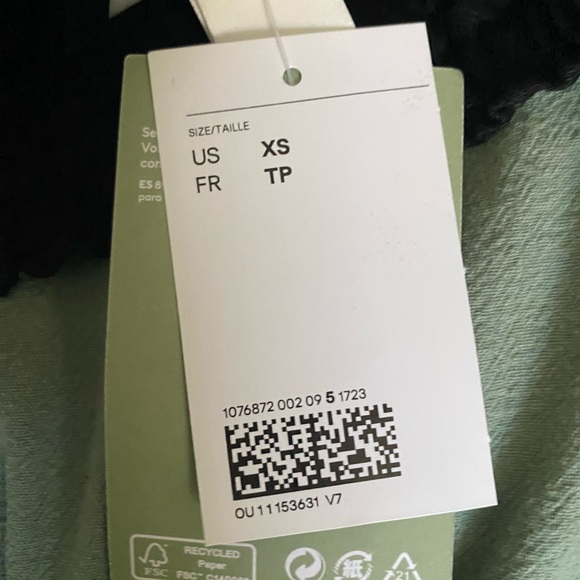 New high waisted black shorts - Picture 3 of 3